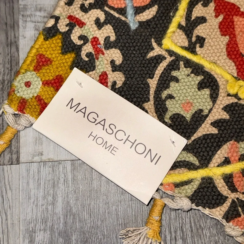 Magaschoni home accent rug - 48x28 - Picture 2 of 3